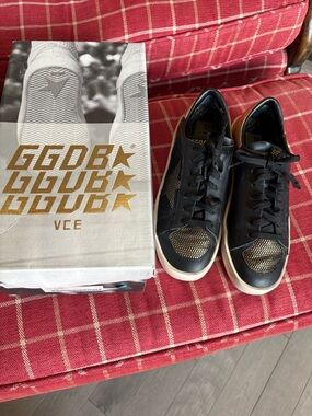 Golden Goose women’s  stardan Black & Gold Low-Top Sneakers